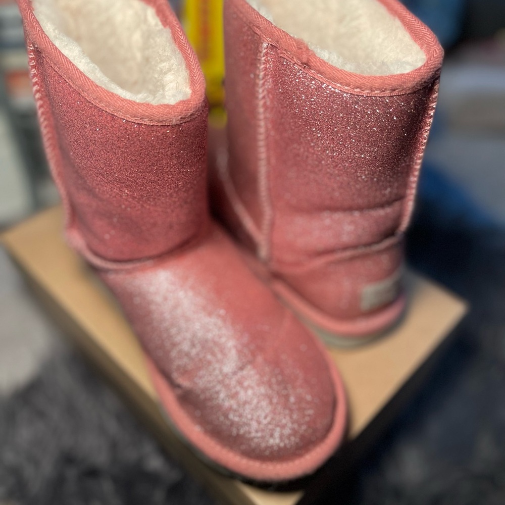 Ugg Boots - Picture 7 of 9
